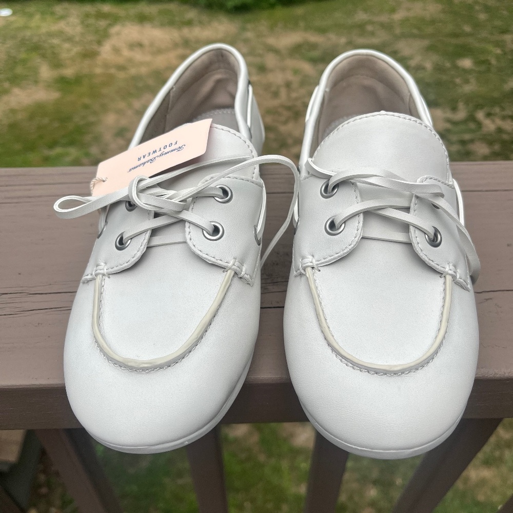 NWT- Tommy Bahama white leather loafers